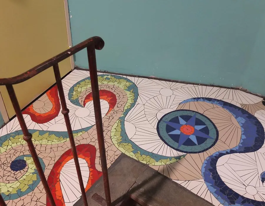 La Maison Rouge - Backpacker Hostel-1