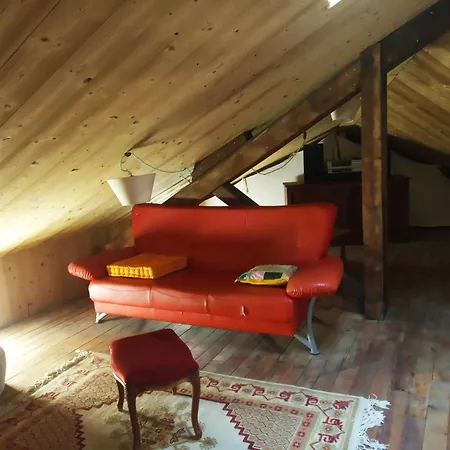 La Maison Rouge - Backpacker Hostel-2